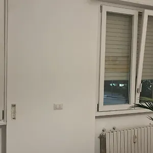 Shining House In Milán